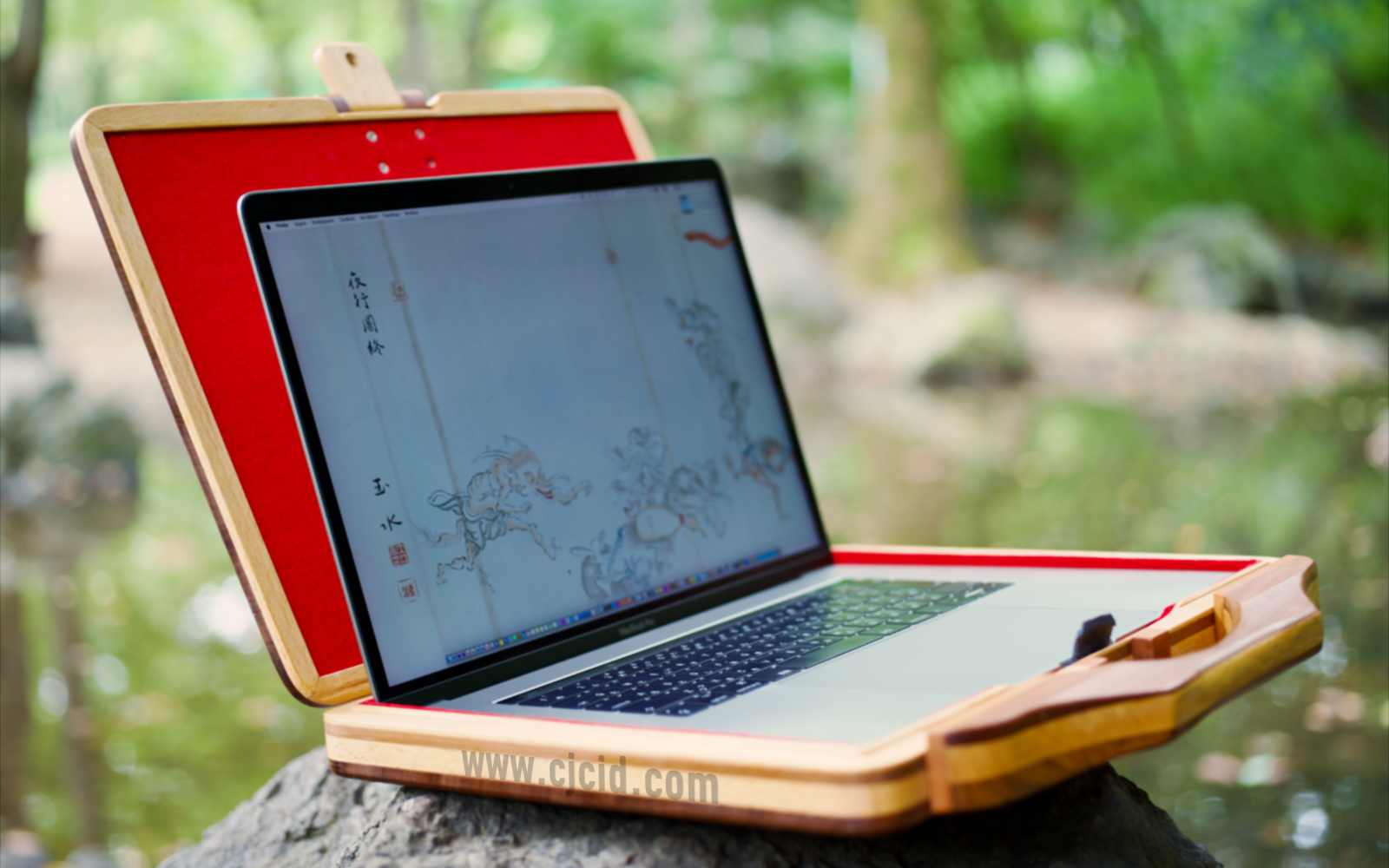 Side view with the lid open and the laptop inside, of the handcrafted solid wood attaché case for the 15″ Apple MacBook Pro